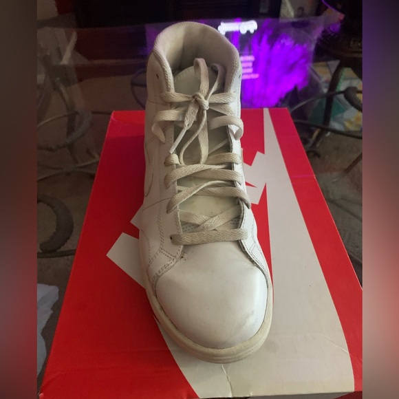 Nike sneakers - Picture 2 of 2